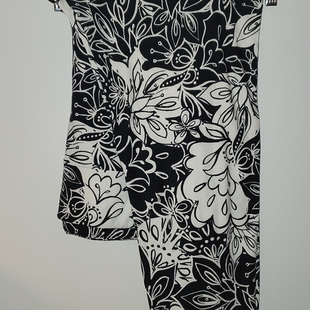 LuLaRoe TC2 Tall & Curvy2 Leggings Black White Floral- New